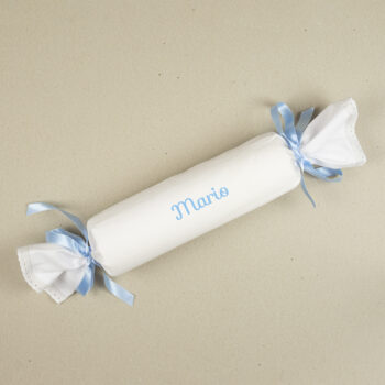 Cojín Antivuelco Caramelo Blanco y Azul personalizado