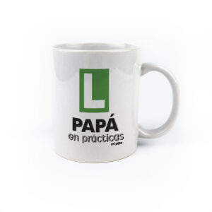 Taza con asa de cerámica o plástico Papá en prácticas