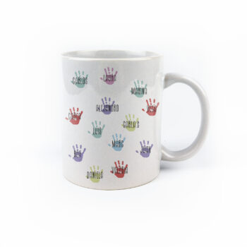 Taza con asa de cerámica o plástico Manitas nombres alumnos